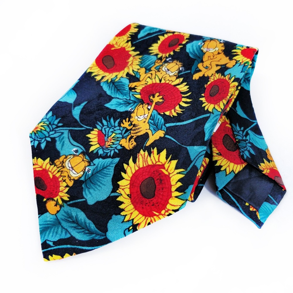 Very Unique Paw's Addiction Floral Garfield Tie